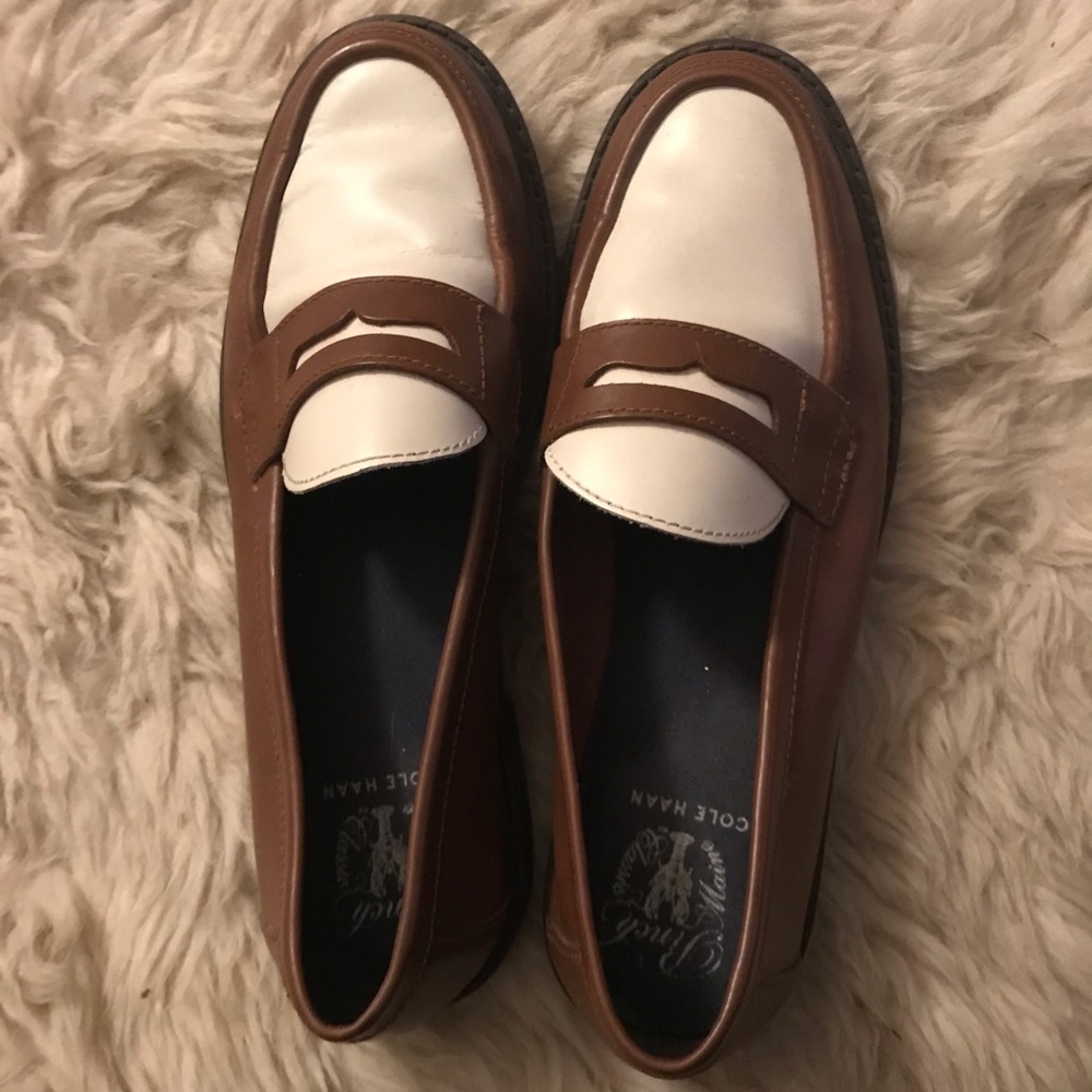 Almost new COLE HAAN Two-tone loafers